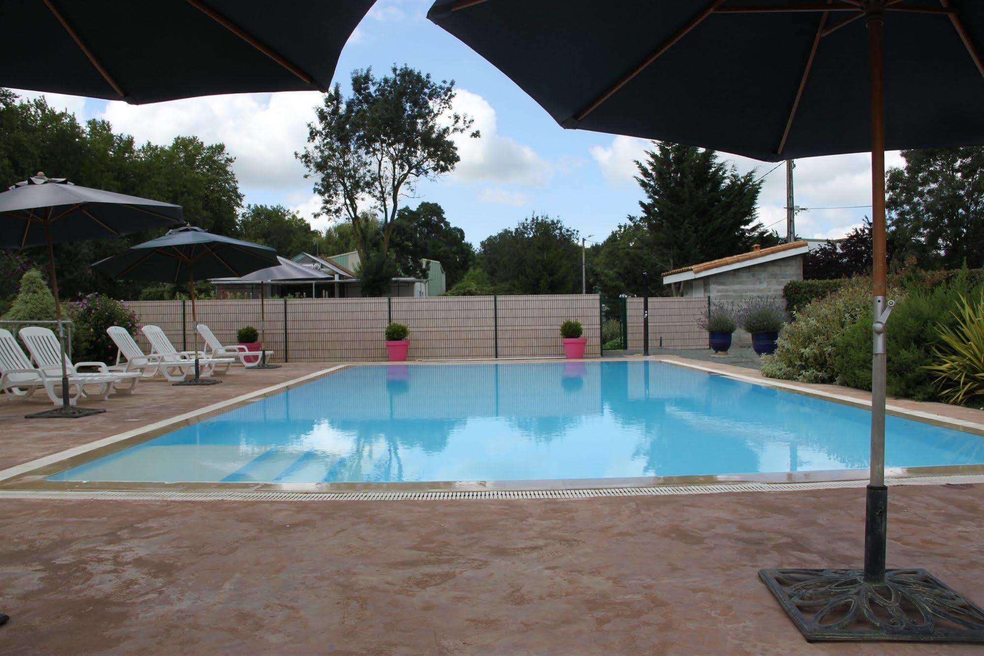 Agape Hotel Bessines Exterior foto